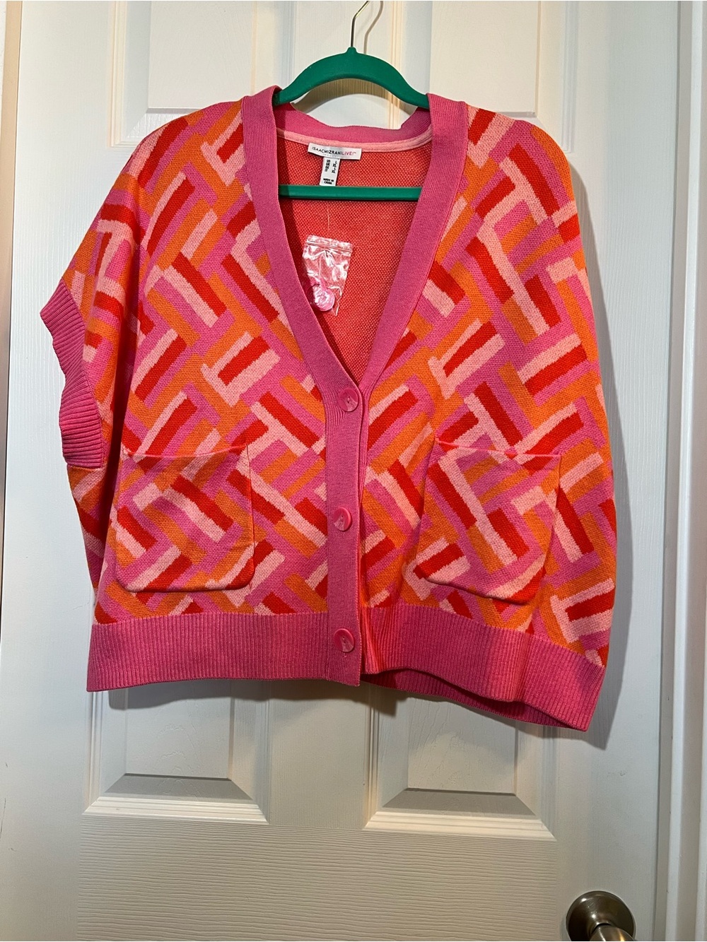 🦋 NWOT Isaac Mizrahi Pink and Orange Geometric Button-Front Cardigan size L